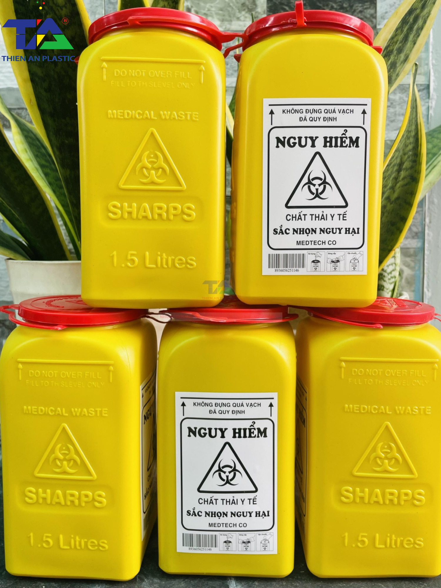 Hộp Nhựa Đựng Kim Tiêm TA1 (KT: 100 x 100 x 200m)